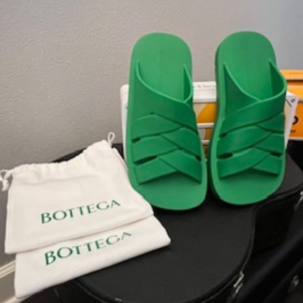 NEW Bottega Veneta Green Rubber Intrecciato Slides • EU 44 Unisex • Dustbags